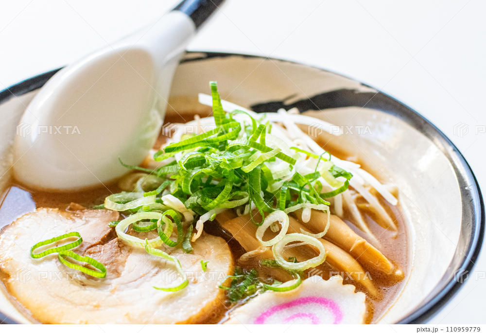 豚骨×醤油の濃厚系「和歌山ラーメン」