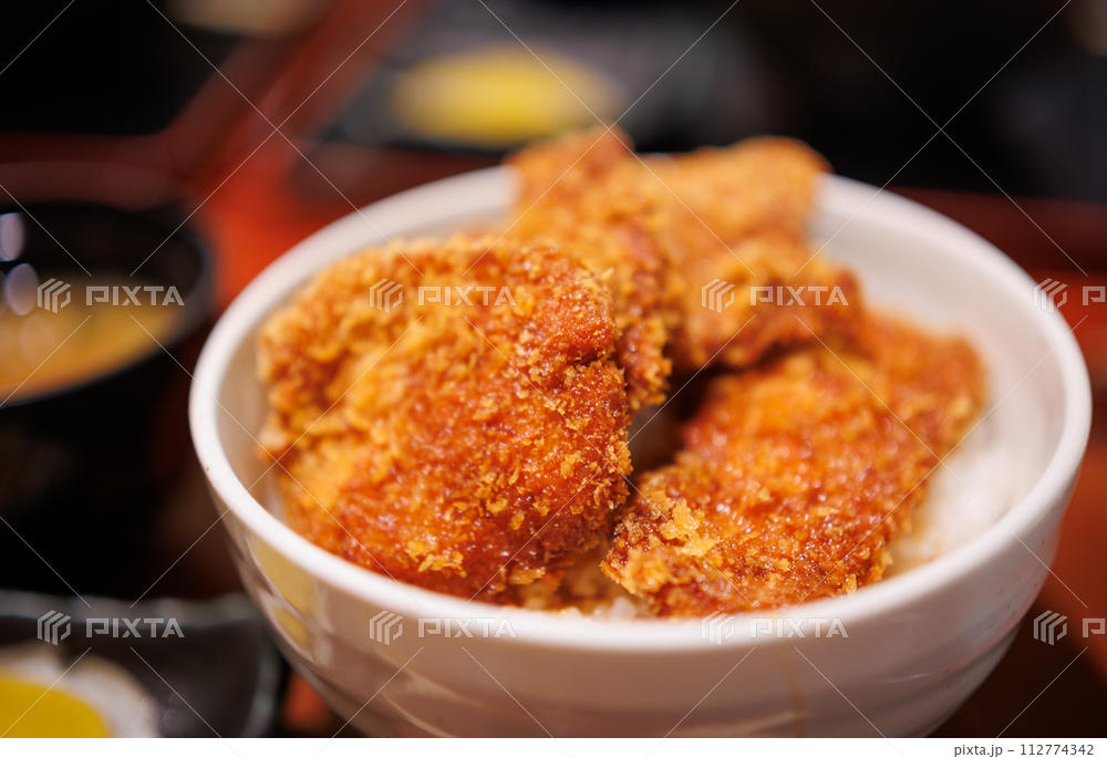 タレが主役「新潟のタレカツ丼」