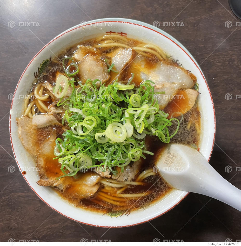 背脂醤油ベースのこってりとした「京都ラーメン」