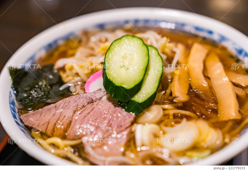 夏の涼を楽しむ「冷やしラーメン」のイメージ