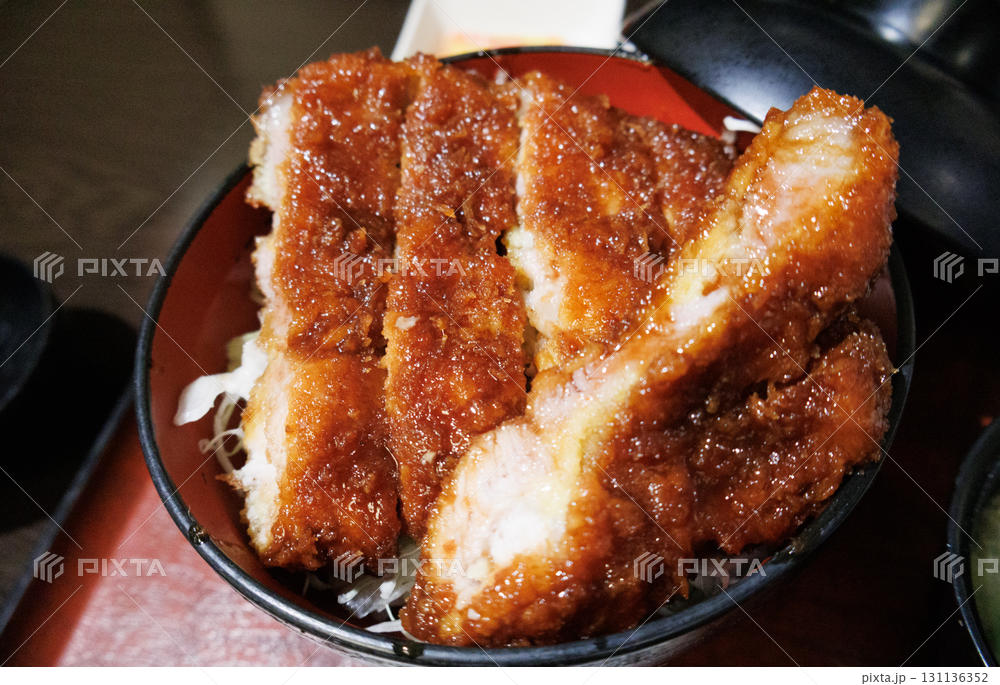 「会津ソースカツ丼」のアップ