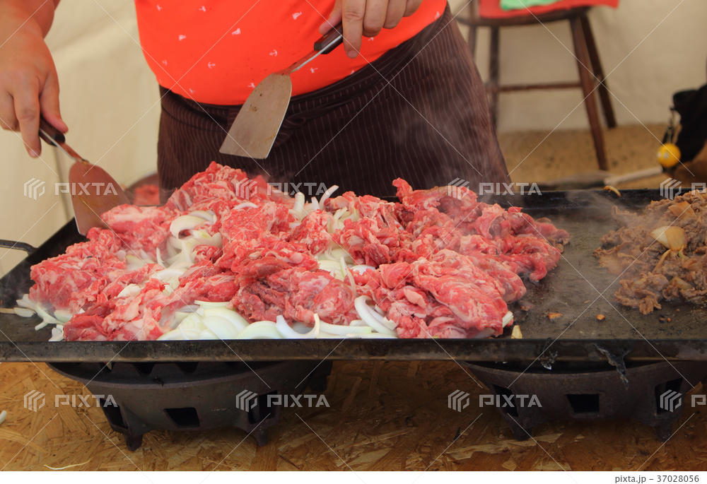 鉄板で炒めるご飯泥棒「十和田バラ焼き」