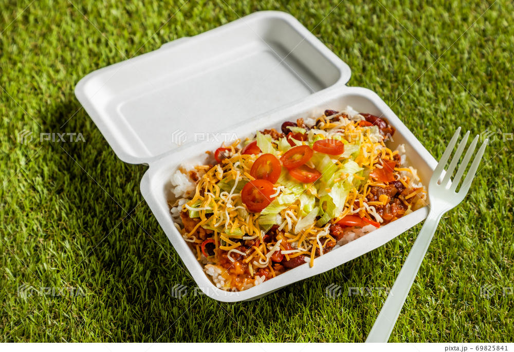 スパイス×チーズ×レタスの絶妙な“温冷バランス”「タコライス」のイメージ