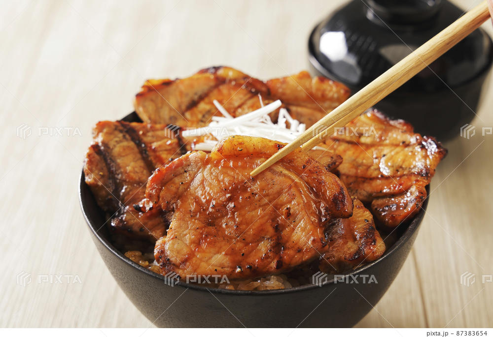 「帯広豚丼」の香ばしくジューシーな豚肉