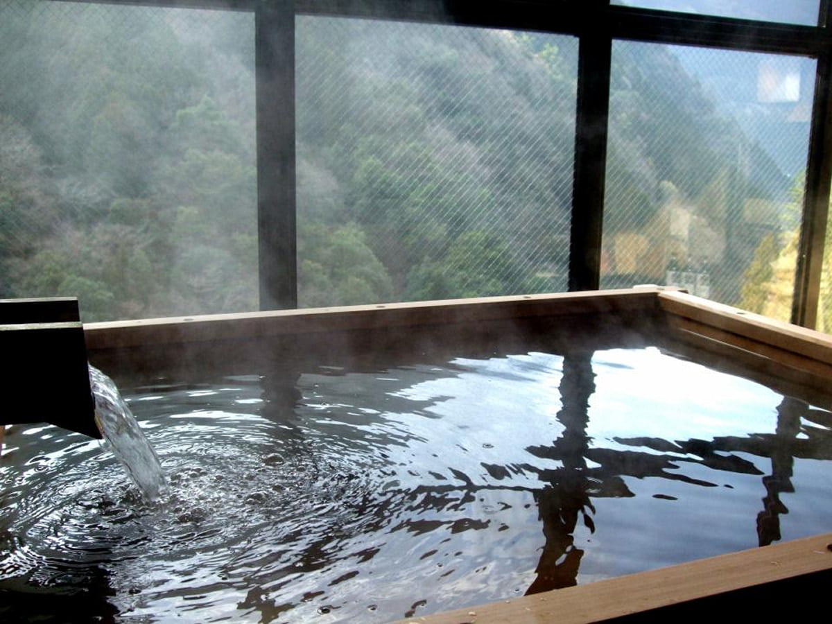 温浴施設運営の課題は？収益改善のポイントと運営委託会社の選び方