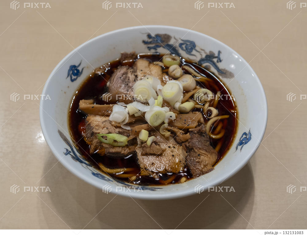 パンチのある黒スープが忘れられない「富山ブラックラーメン」のイメージ