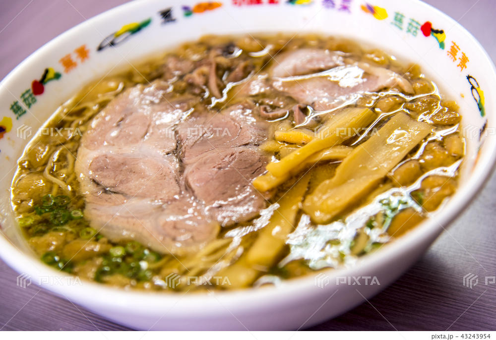 背脂と醤油のキレが染みる「尾道ラーメン」のイメージ
