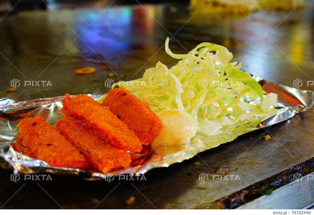 ピリ辛と魚の旨みが広がる港町名物「赤てん」のイメージ